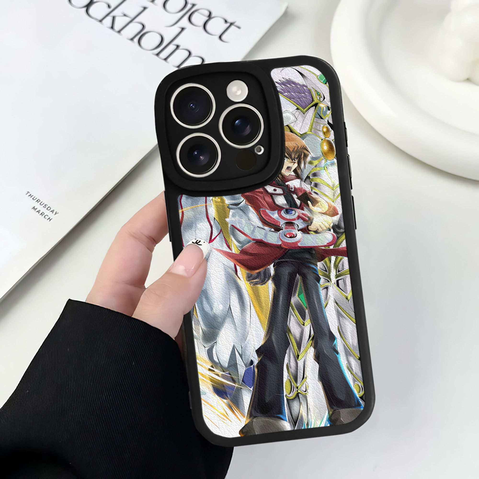 （画像用） 遊☆戯☆王 Yu-Gi-Oh! 【iPhone 16シリーズ対応】シリコンスマホケース（レザー調） 材質：シリコン